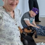 Dogoterapia z jamniczkami To był dzień pełen uśmiechów, radości i... — image 2