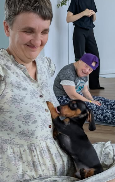 Dogoterapia z jamniczkami To był dzień pełen uśmiechów, radości i…