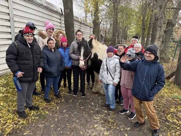 Wizyta w stadninie Fundacja Pomocy Młodzieży i Dzieciom Niepełnosprawnym „Hej,…