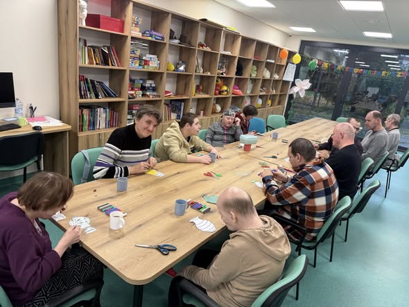 Jesienne zajęcia plastyczne w naszym Domu Podczas zajęć plastycznych stworzyliśmy…